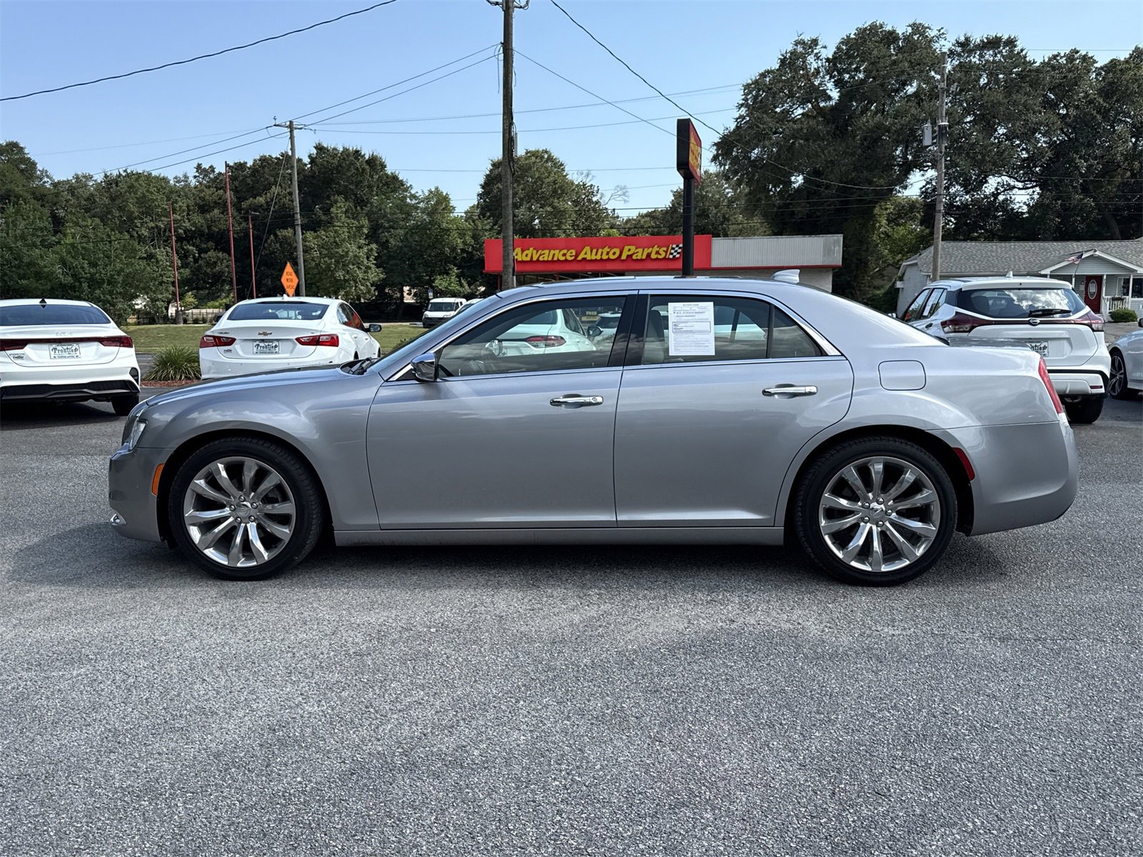 Used 2018 Chrysler 300 Limited w/ Safetytec Plus Group image 2