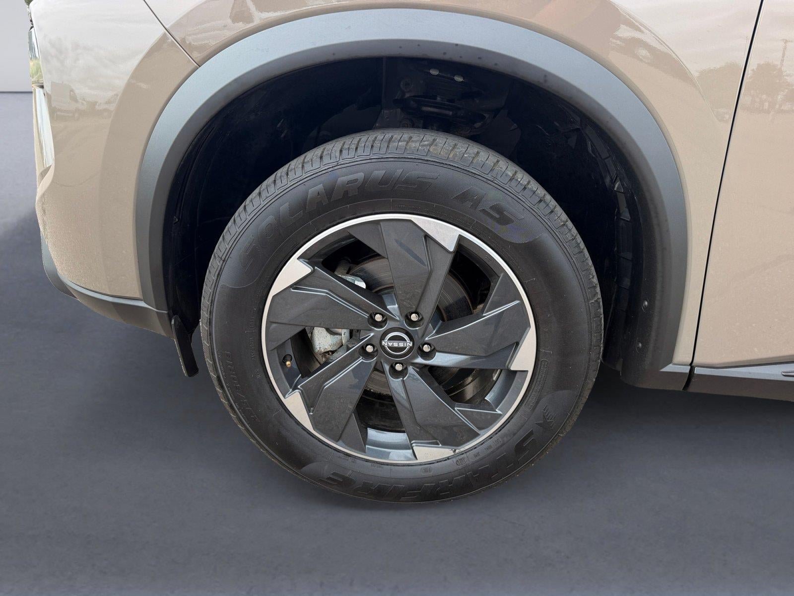 Used 2025 Nissan Rogue SV AWD/4WD image 14