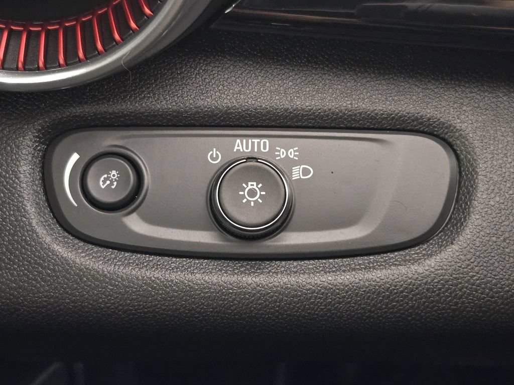 Used 2024 Chevrolet Trax RS FWD image 23
