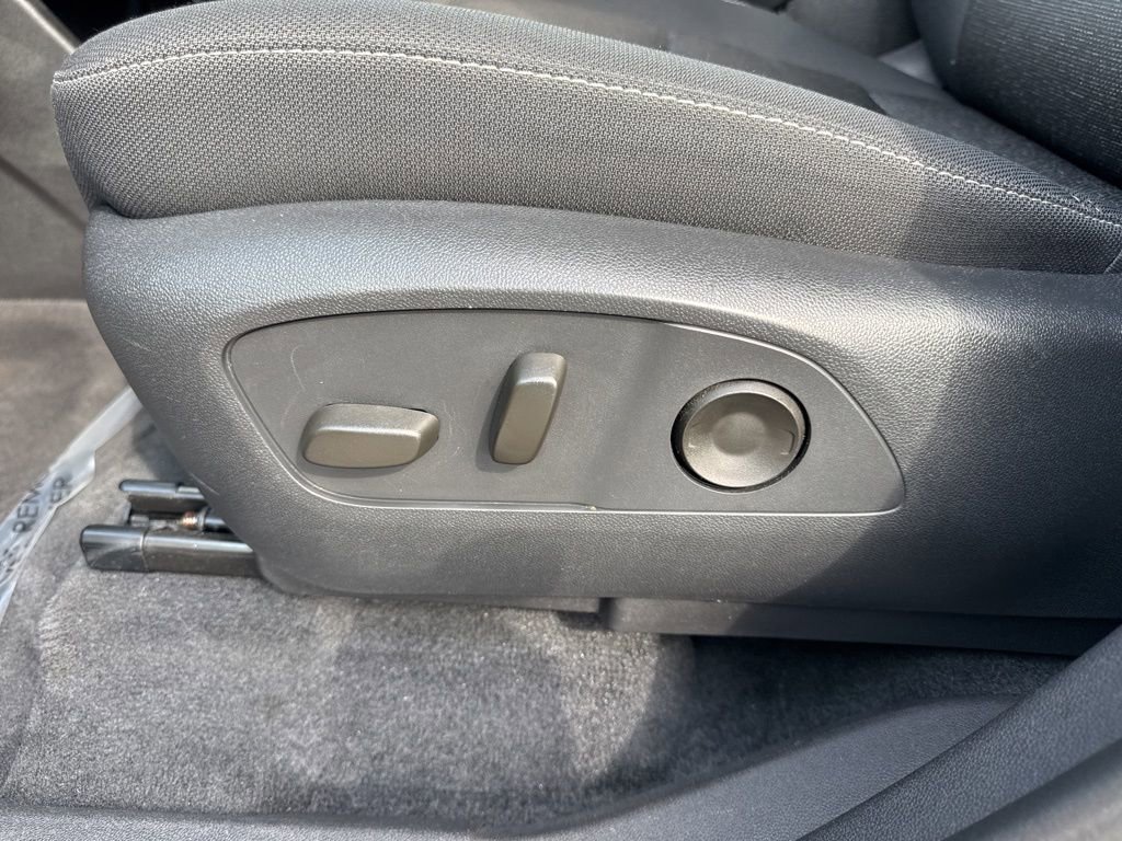 Used 2025 Chevrolet Traverse LT image 10