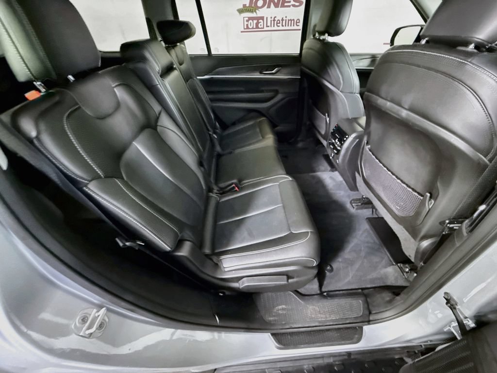Used 2023 Jeep Grand Cherokee L Limited w/ Luxury Tech Group II AWD/4WD image 33