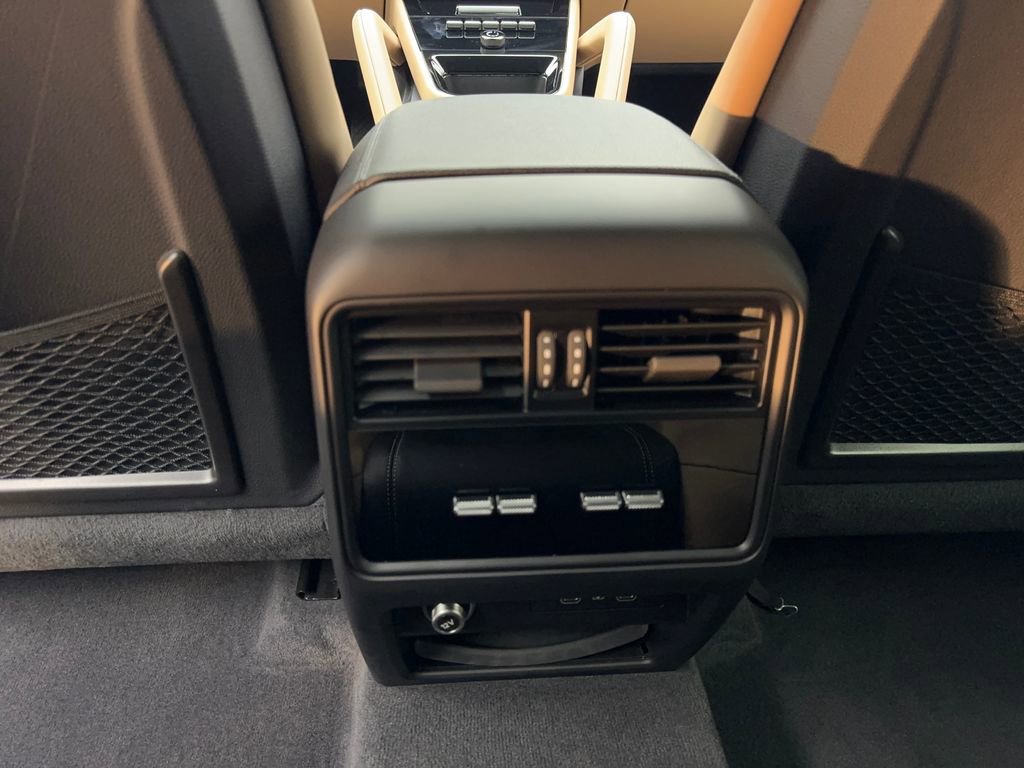 Used 2026 Porsche Cayenne Coupe image 71