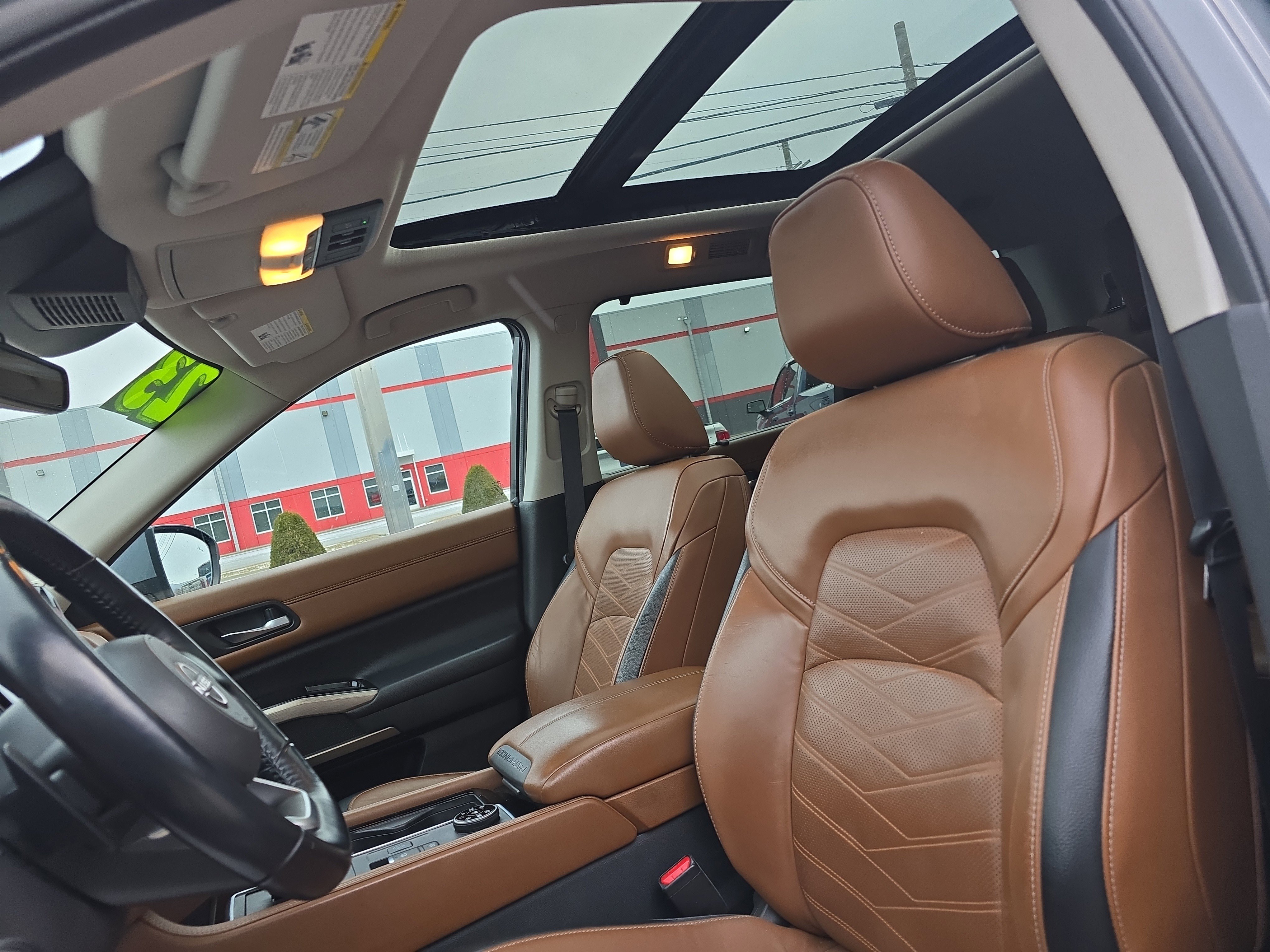 Used 2023 Nissan Pathfinder Platinum image 11