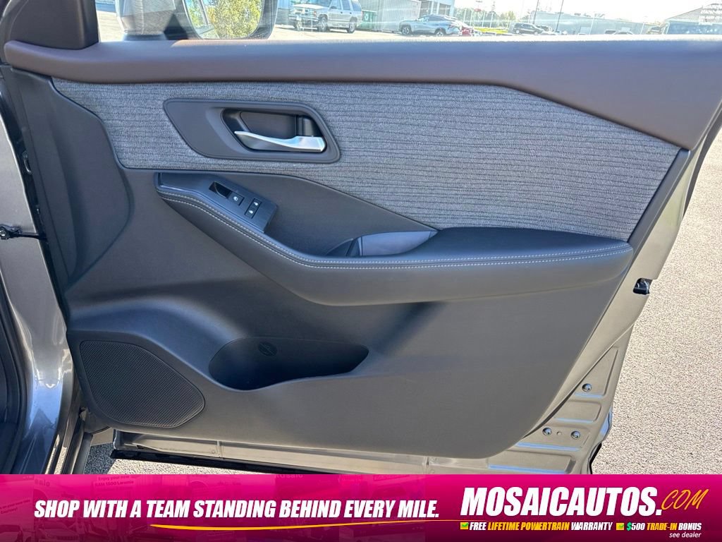 Used 2023 Nissan Rogue SV AWD/4WD image 9