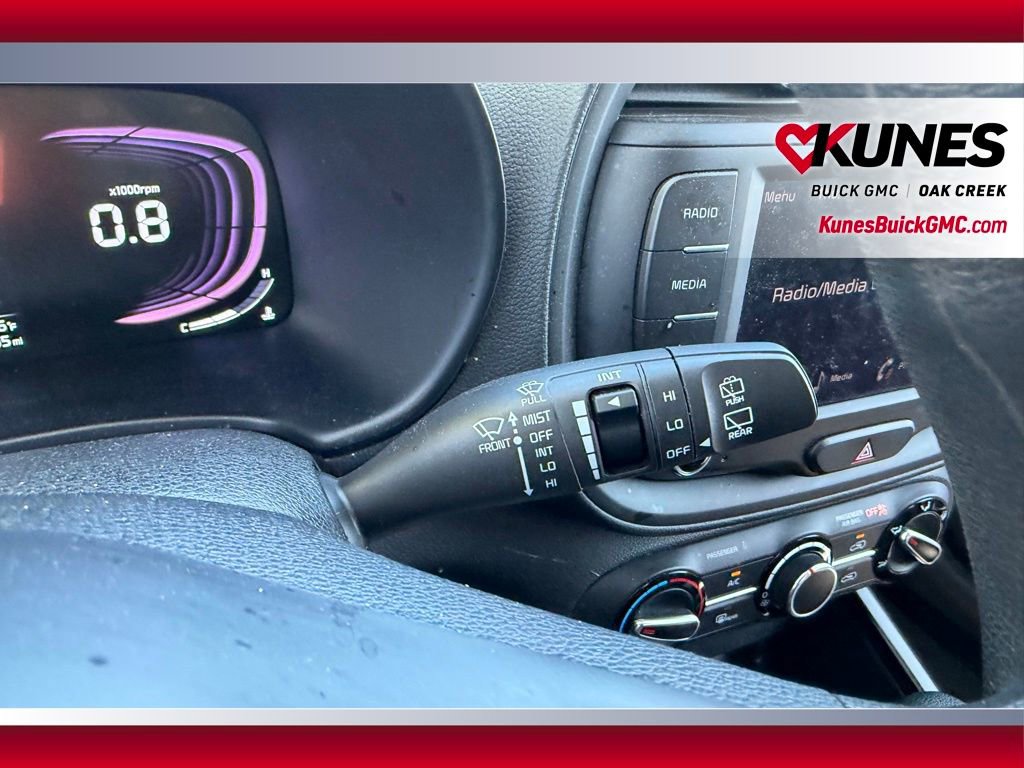 Used 2025 Kia Soul LX w/ LX Technology Package FWD image 7