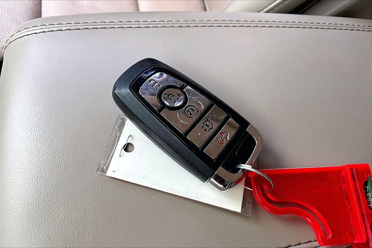 Used 2020 Lincoln Corsair Reserve image 33