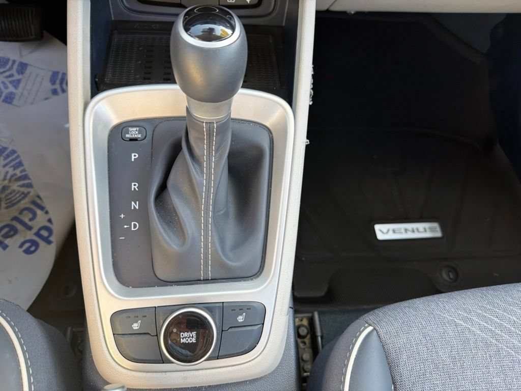 New 2025 Hyundai Venue Limited FWD image 24