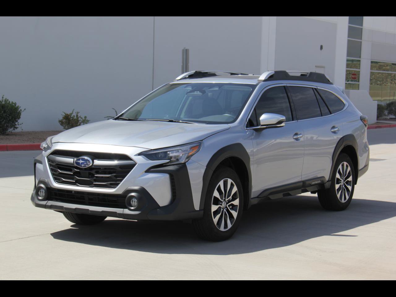 Used 2025 Subaru Outback Touring XT AWD/4WD image 1