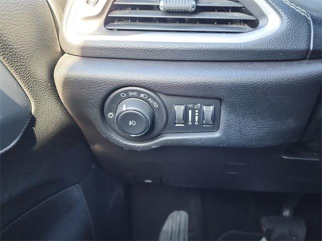 Used 2021 Chrysler Pacifica Touring-L w/ S Appearance Package image 30