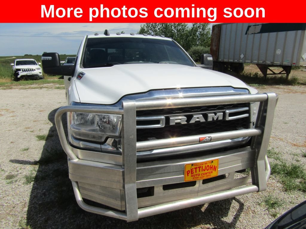 Used 2024 RAM 3500 Tradesman w/ Chrome Appearance Group AWD/4WD image 8