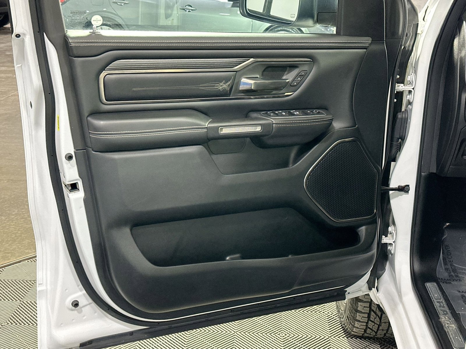 Used 2021 RAM 1500 Limited w/ Body Color Bumper Group image 15