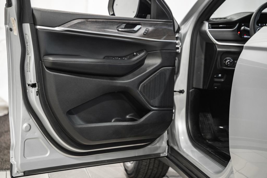 Certified 2024 Jeep Grand Cherokee L Limited w/ Luxury Tech Group II image 45