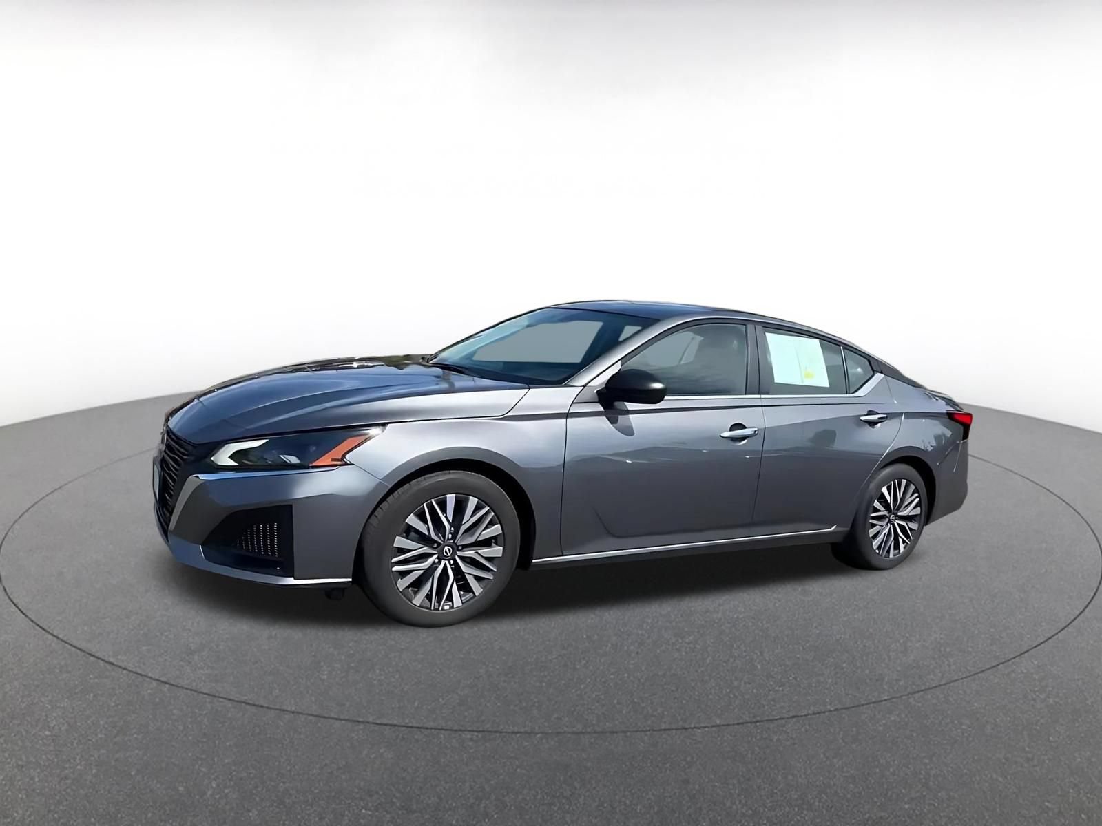 Used 2025 Nissan Altima 2.5 SV FWD image 6