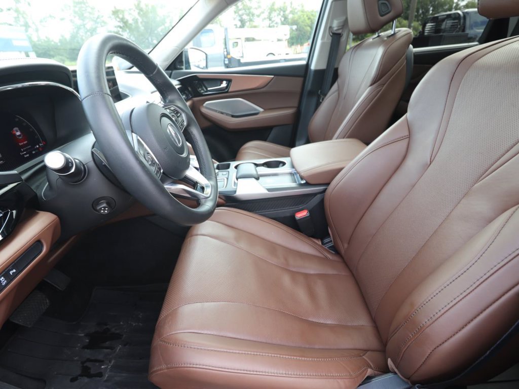 Used 2024 Acura MDX w/ Technology Package FWD image 2
