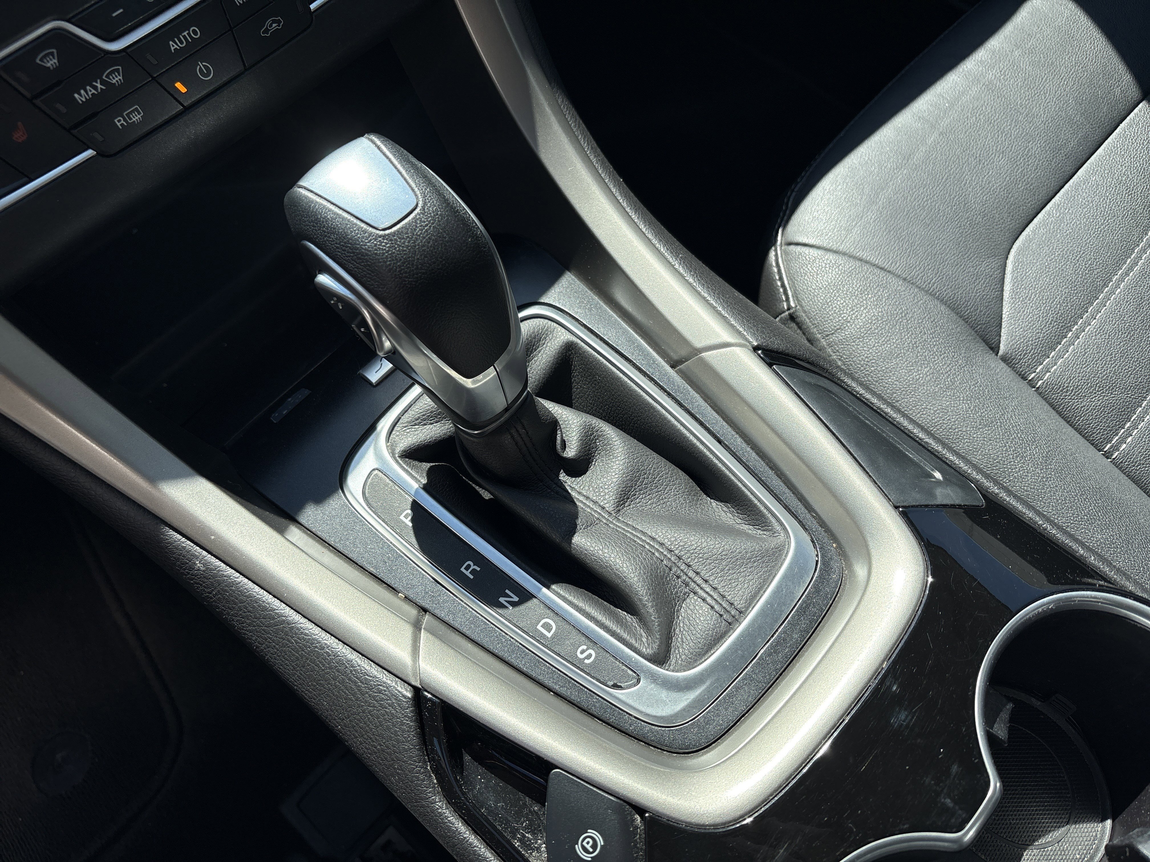 Used 2016 Ford Fusion SE w/ Equipment Group 202A image 25