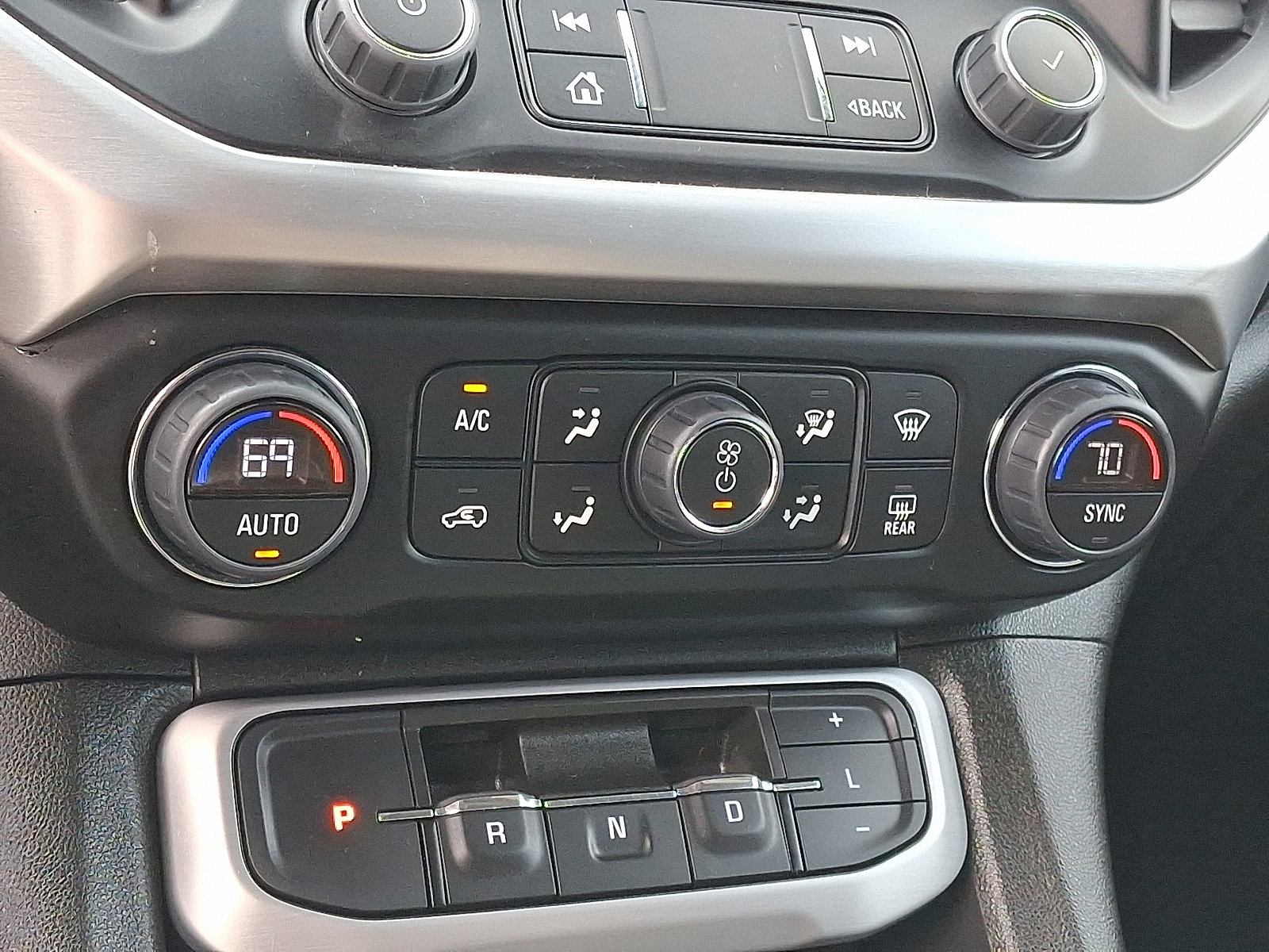 Used 2023 GMC Acadia SLE w/ Driver Convenience Package image 18