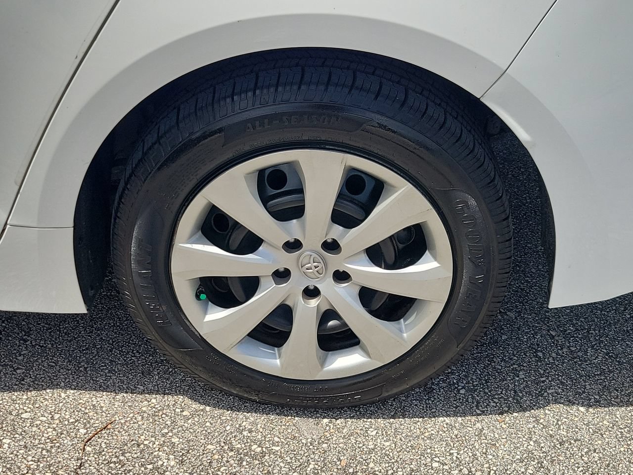 Used 2020 Toyota Corolla LE FWD image 5