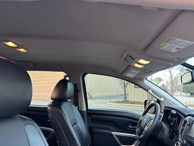 Used 2017 Nissan Titan SL image 8