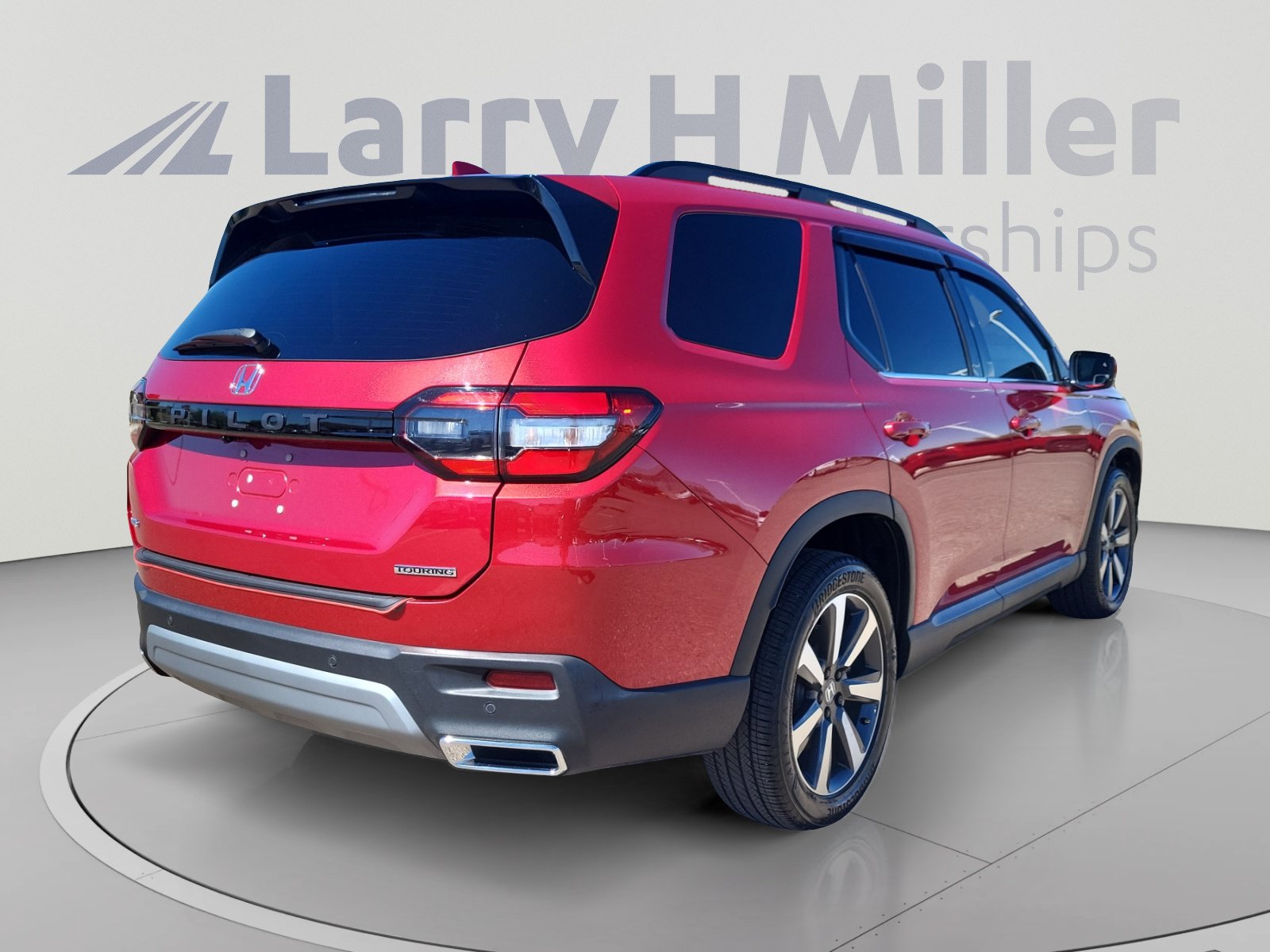 Used 2025 Honda Pilot Touring image 5