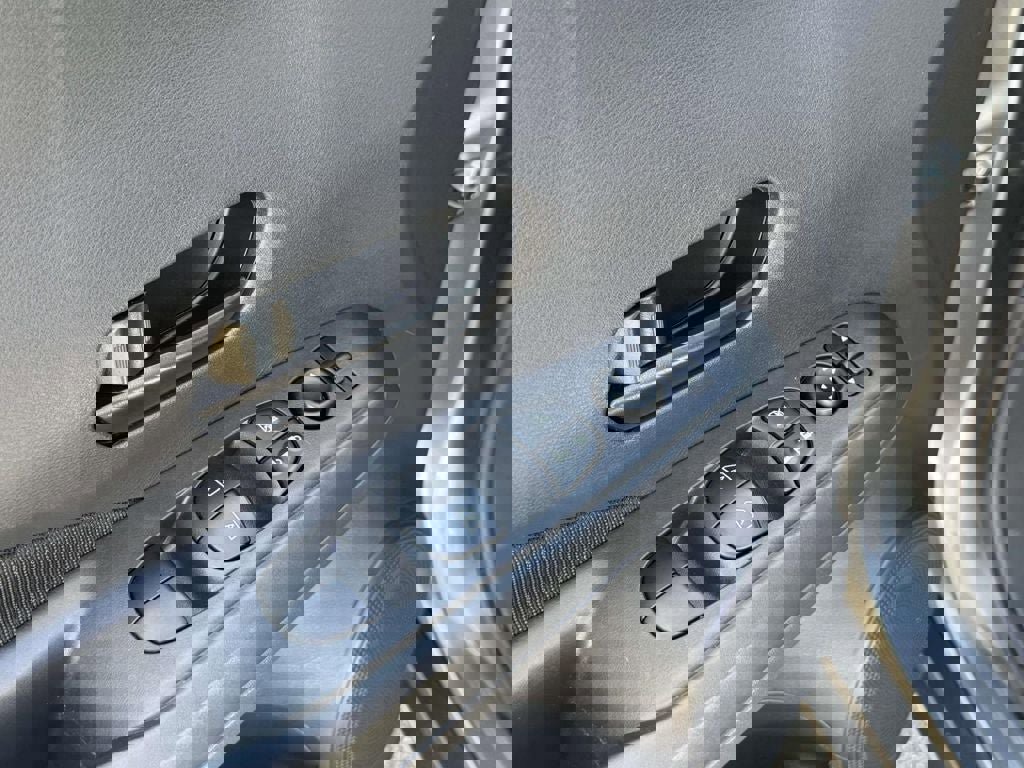 Used 2025 Nissan Kicks Play S FWD image 27