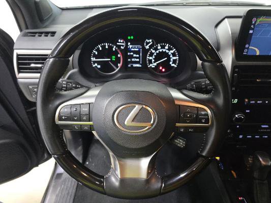 Used 2023 Lexus GX 460 Premium w/ Premium Package image 9