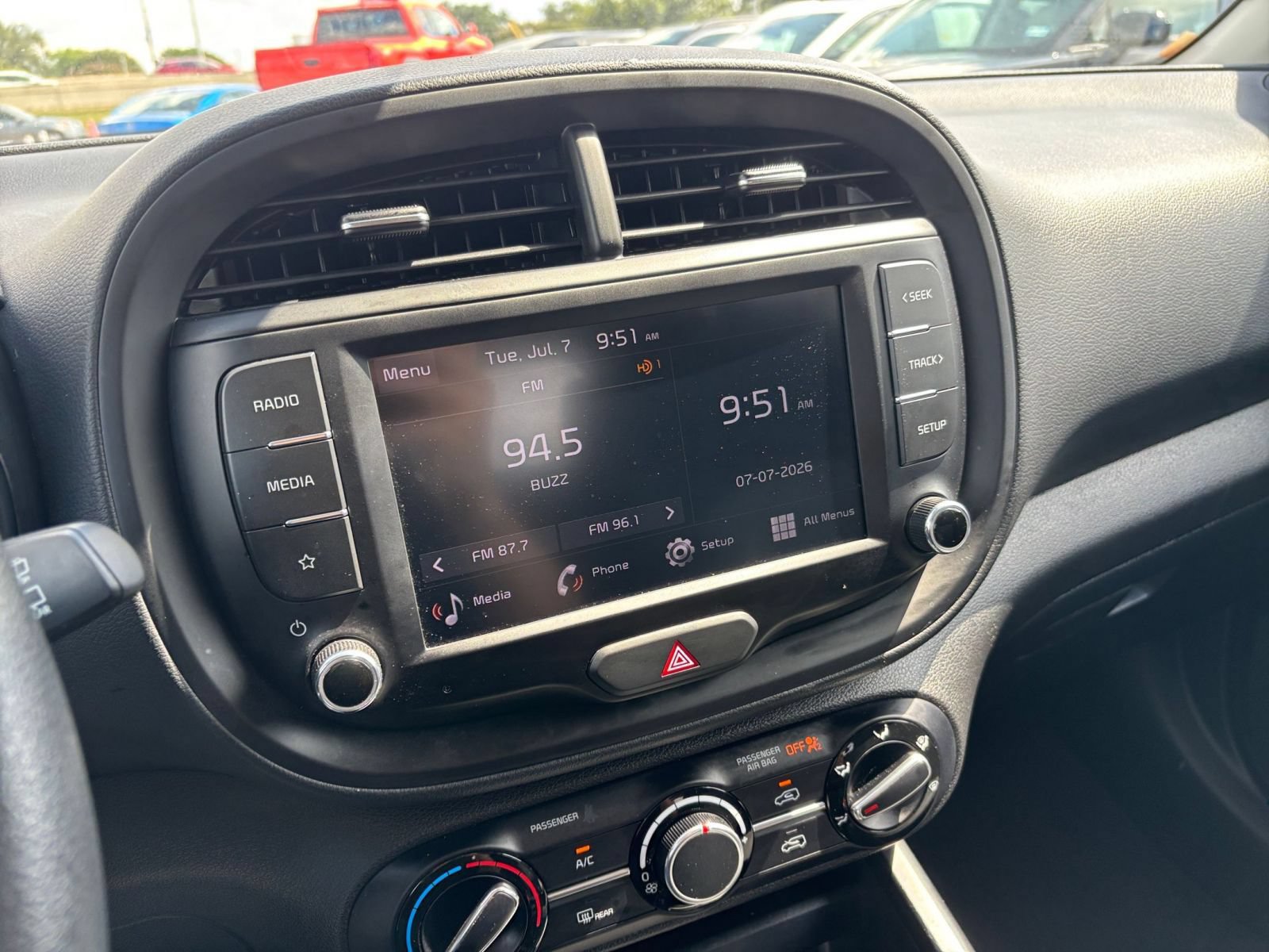 Used 2025 Kia Soul LX w/ LX Technology Package FWD image 20
