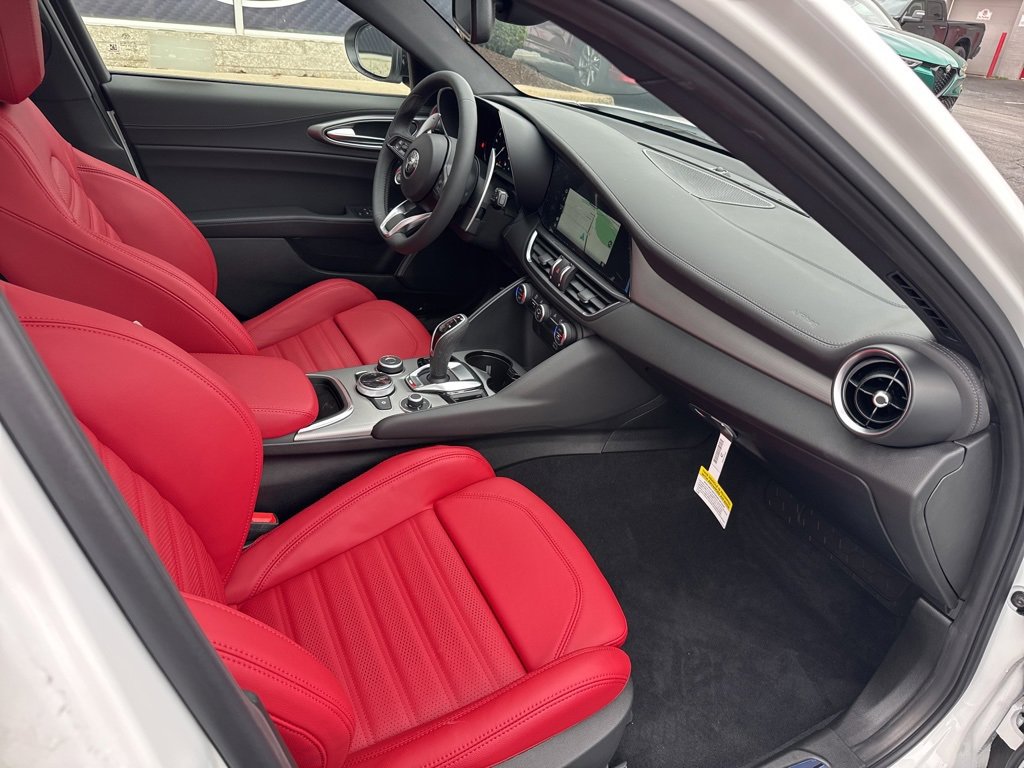 New 2025 Alfa Romeo Giulia AWD image 21