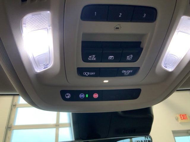 Used 2023 Buick Envision Avenir image 14