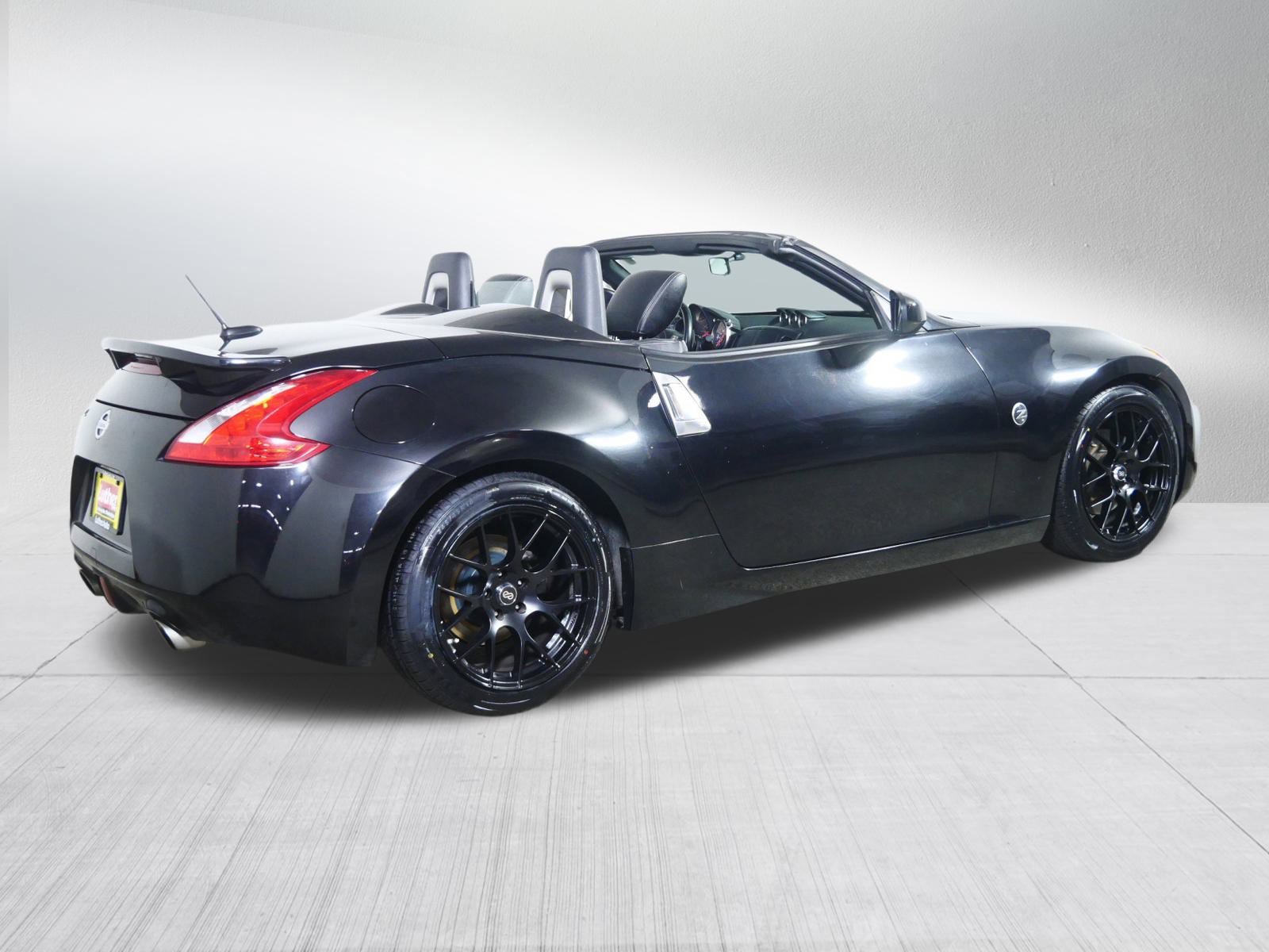 Used 2014 Nissan 370Z Roadster image 7