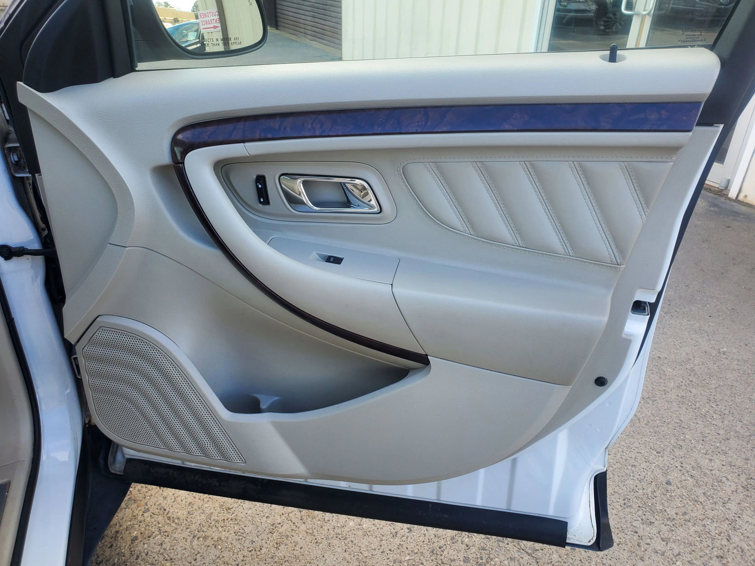 Used 2011 Ford Taurus Limited w/ 303A Rapid Spec Order Code image 23