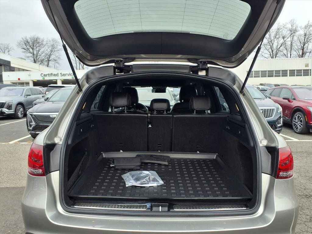 Used 2021 Mercedes-Benz GLC 300 4MATIC image 10