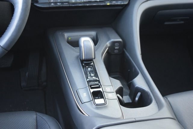 Used 2023 Toyota Crown Limited image 45