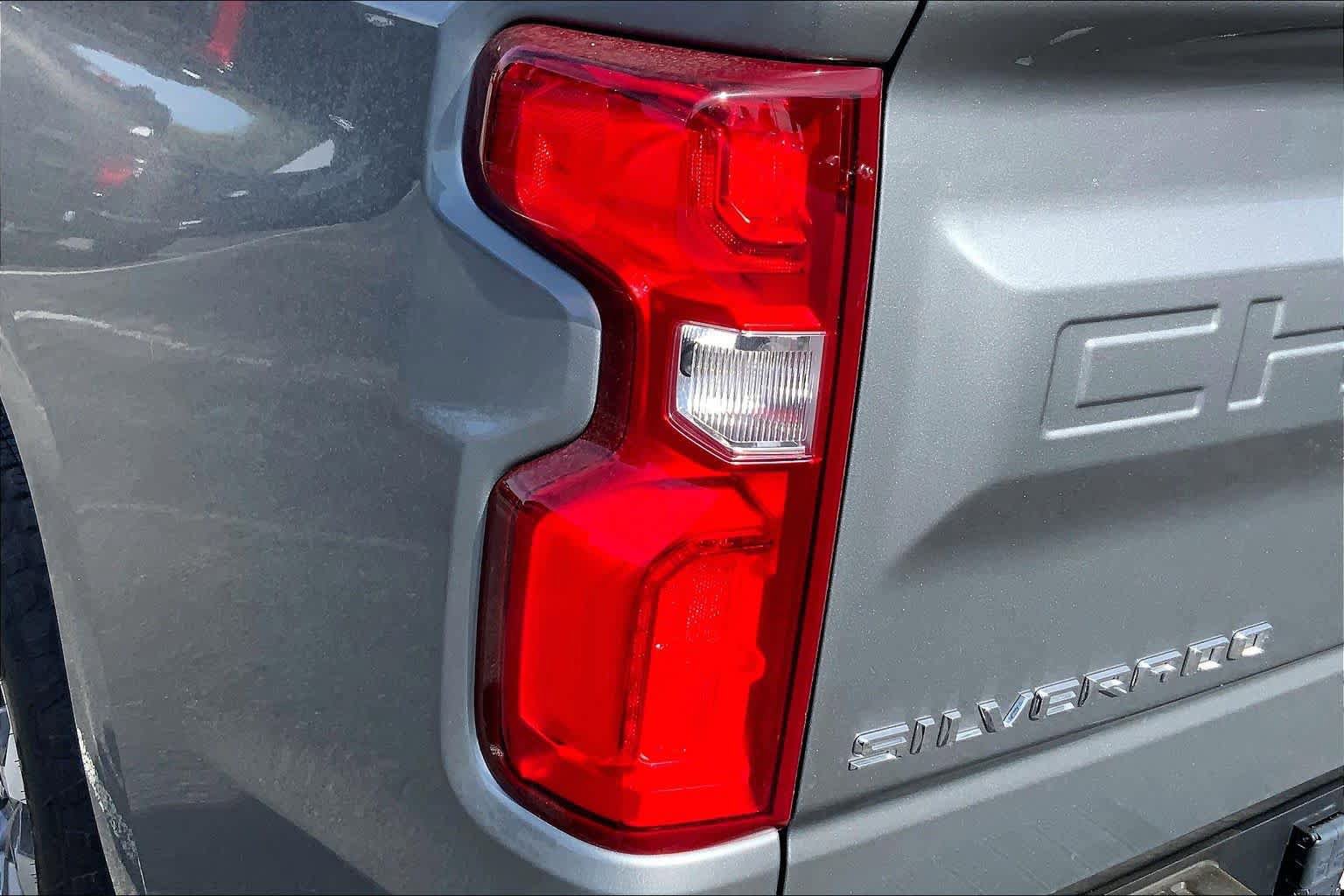 Used 2023 Chevrolet Silverado 1500 High Country w/ Technology Package AWD/4WD image 25