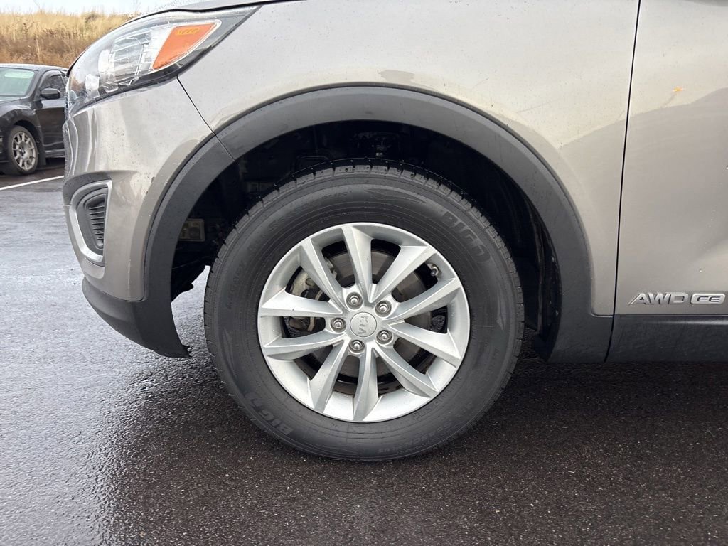 Used 2016 Kia Sorento LX image 9