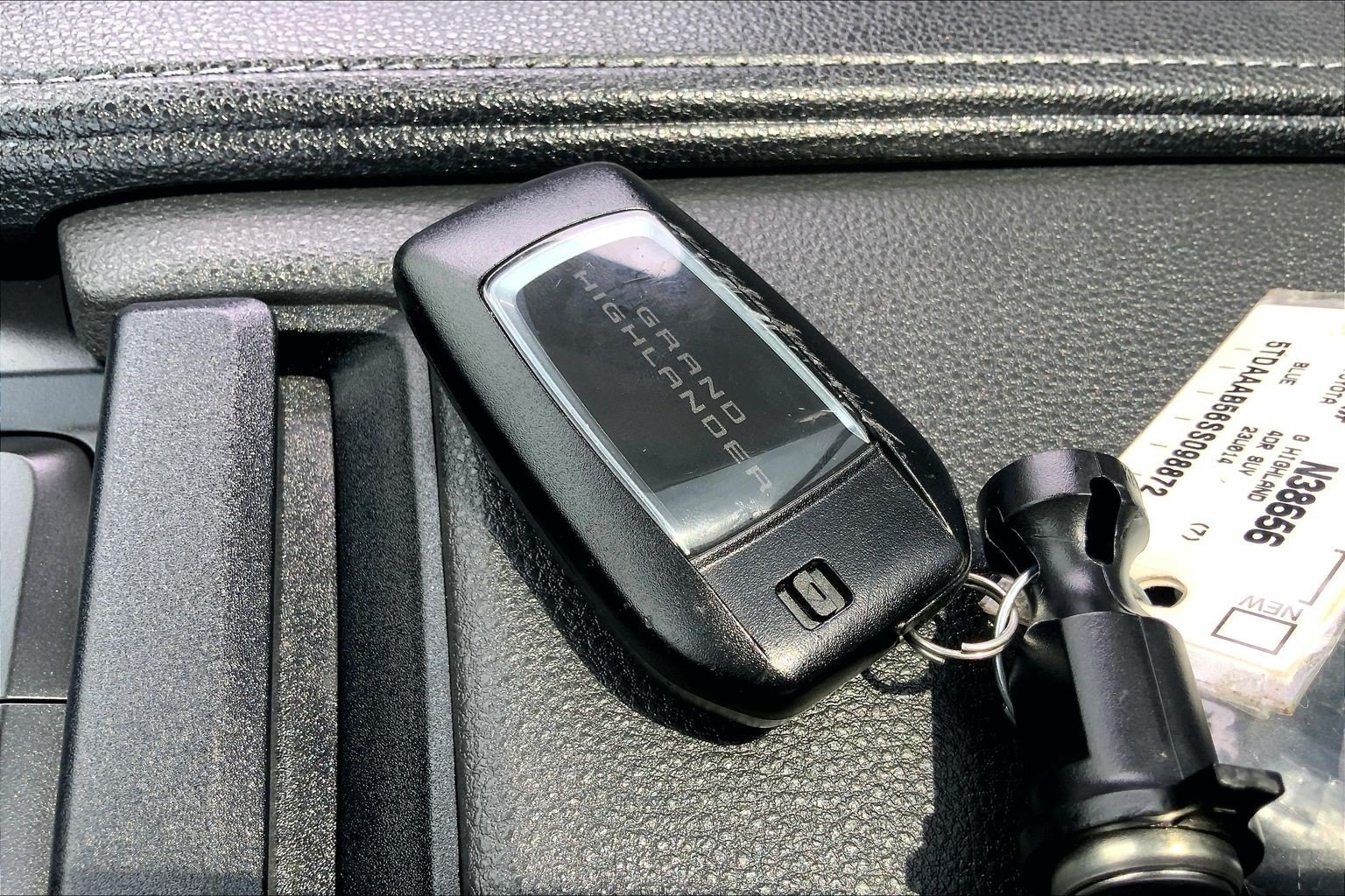 Used 2025 Toyota Grand Highlander AWD image 14