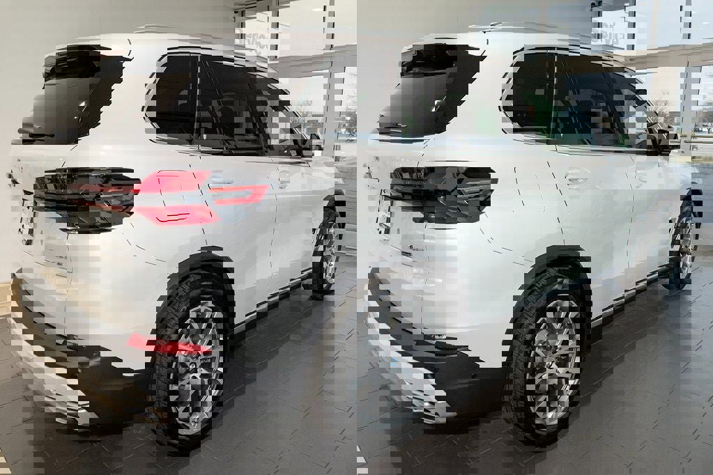 New 2026 BMW X5 xDrive50e w/ Premium Package image 5