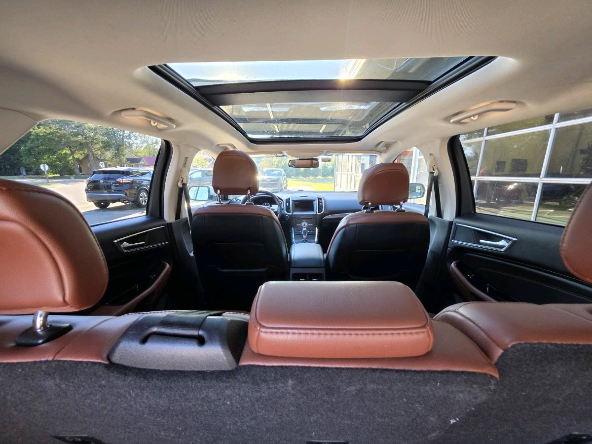 Used 2017 Ford Edge Titanium w/ Equipment Group 302A AWD/4WD image 11