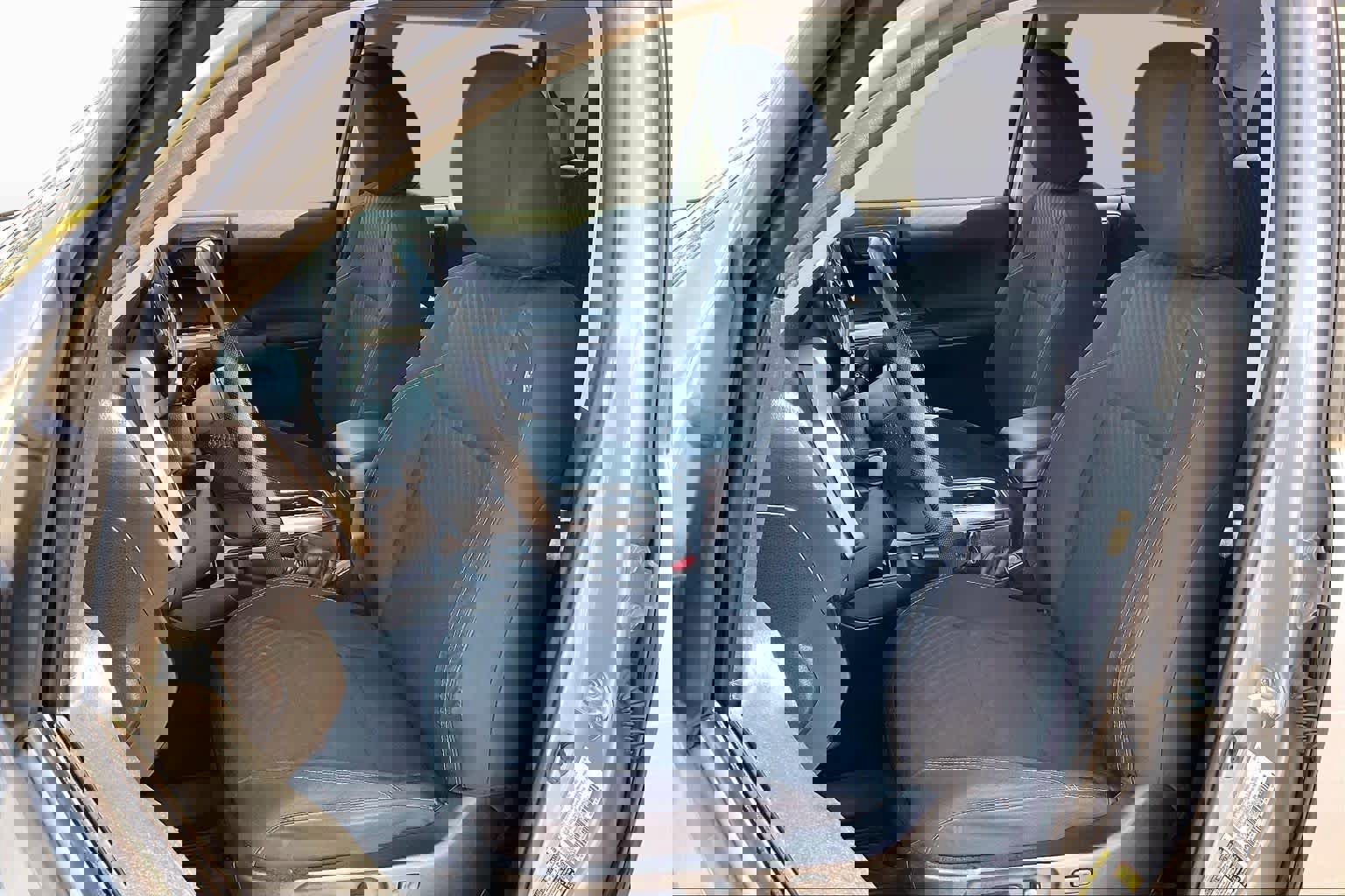 Used 2021 Toyota Tacoma SR5 w/ Trail Edition image 7