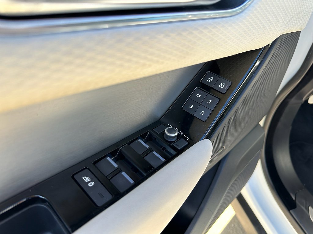 Used 2023 Land Rover Range Rover Velar R-Dynamic S image 10