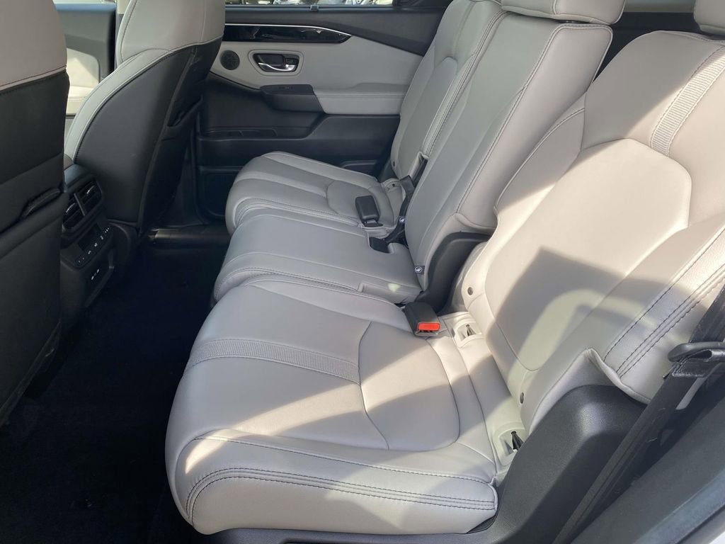 Certified 2025 Honda Pilot EX-L image 10