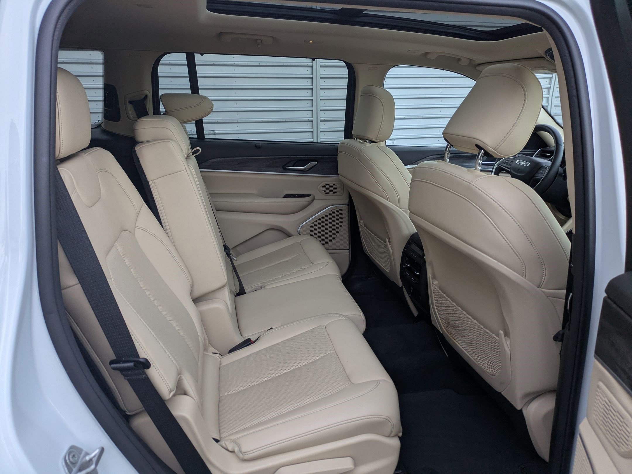 Used 2022 Jeep Grand Cherokee L Limited w/ Luxury Tech Group II image 33