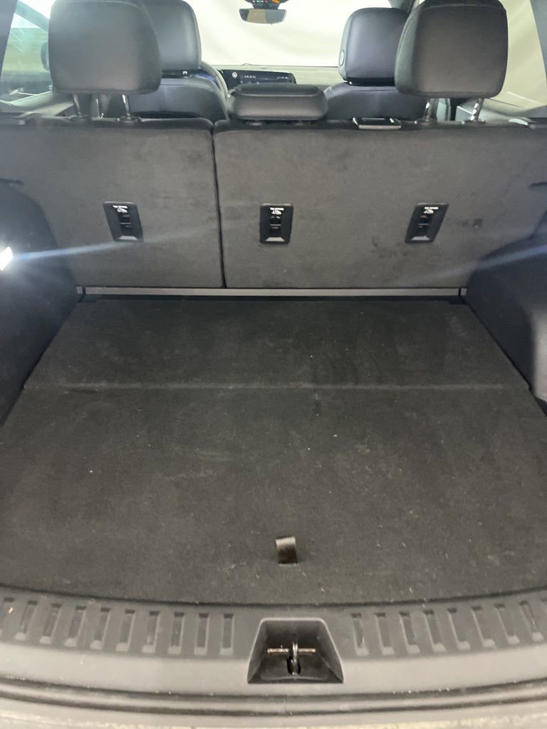 Used 2025 Chevrolet Equinox LT w/ Convenience Package II image 17