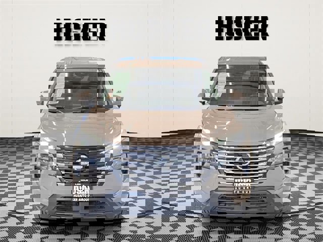 Used 2025 Nissan Rogue SV image 3