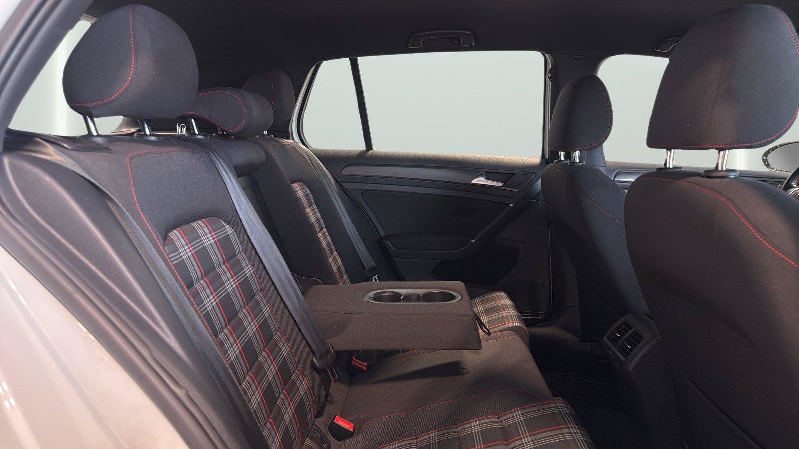 Used 2020 Volkswagen Golf 4-Door FWD image 16