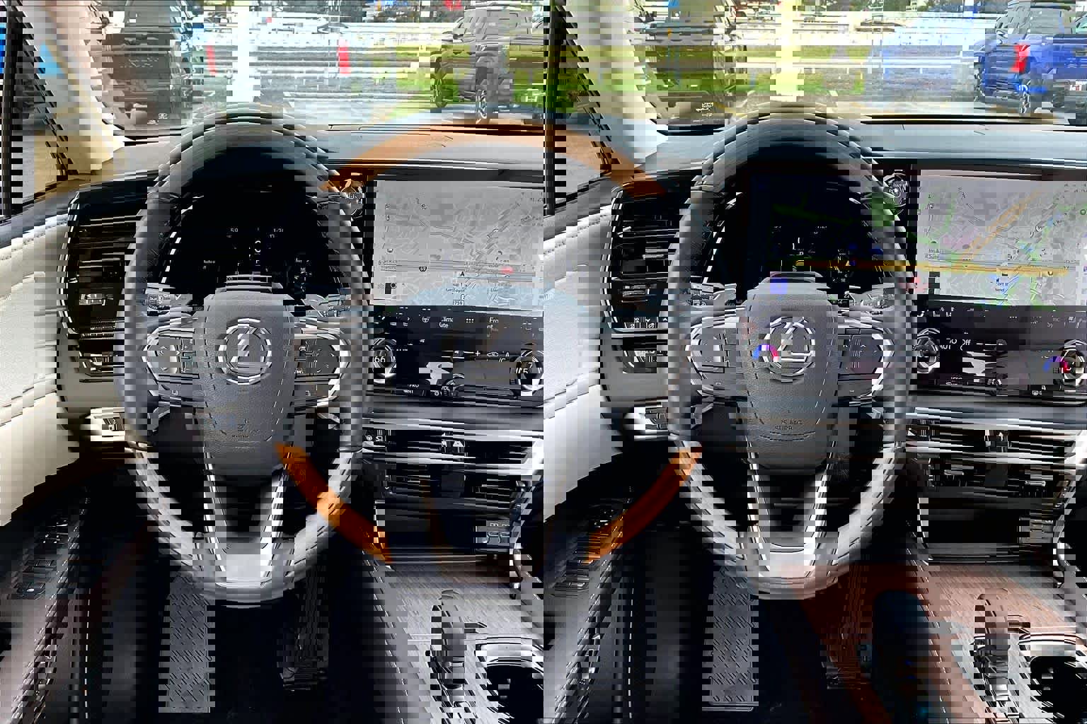 Certified 2025 Lexus RX 450h Luxury w/ Convenience Package image 10