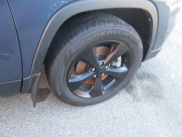 Used 2021 Jeep Cherokee Latitude AWD/4WD image 11