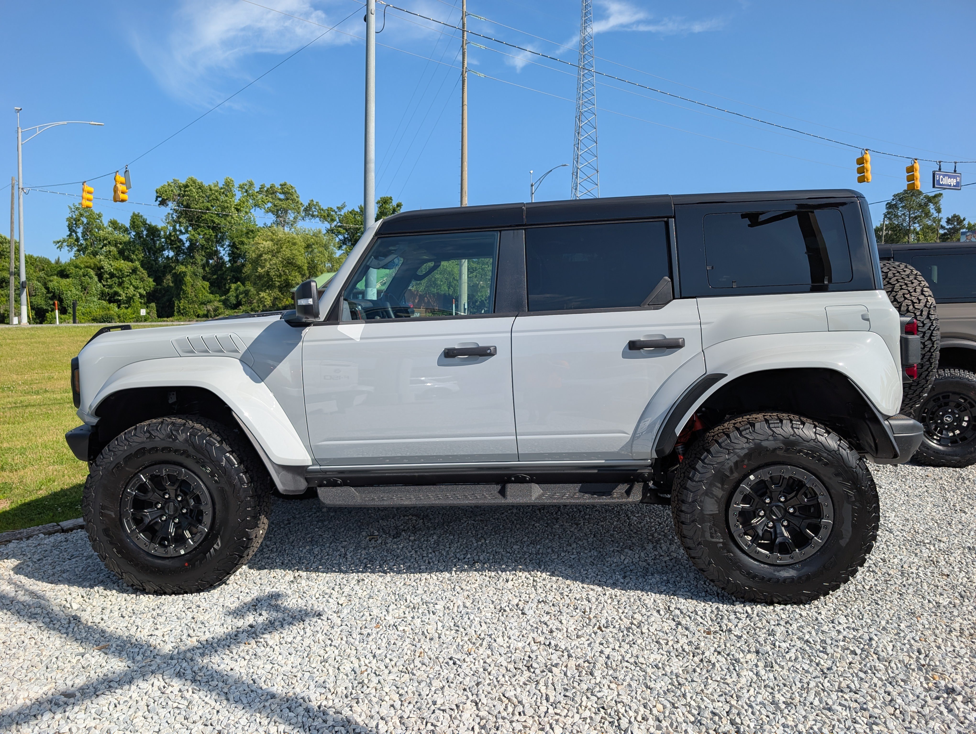 New 2026 Ford Bronco Raptor w/ Interior Carbon Fiber Pack AWD/4WD image 13