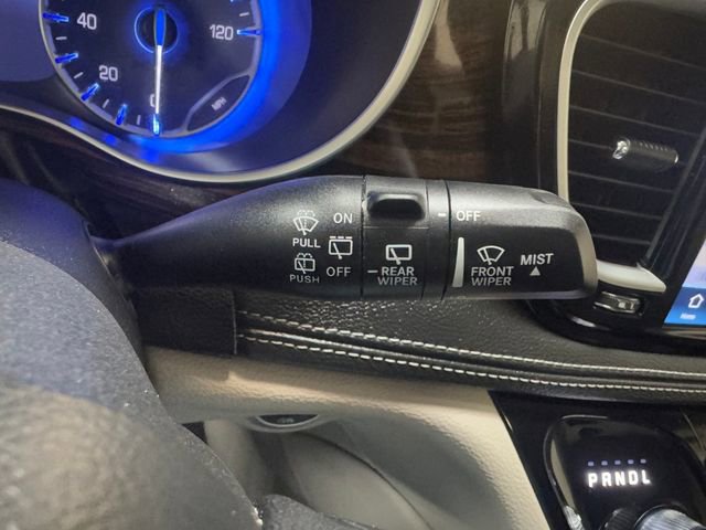 Used 2024 Chrysler Pacifica Limited FWD image 22