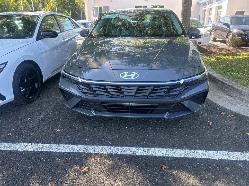 New 2026 Hyundai Elantra SE FWD image 1