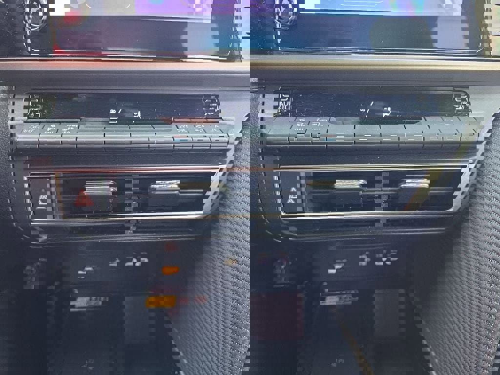 Used 2025 Toyota Camry SE image 25